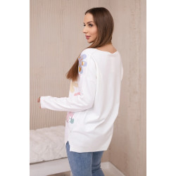 Sieviešu balta blūze ar krāsainiem ziediem Pavasaris Sieviešu balta blūze ar krāsainiem ziediem Pavasaris