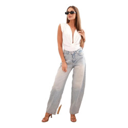 Sieviešu blūze baltā krāsā ar dziļu izgriezumu Ana