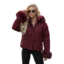 Sieviešu ziemas jaka bordo krāsā ar kažokādu Evin Sieviešu ziemas jaka bordo krāsā ar kažokādu Evin
