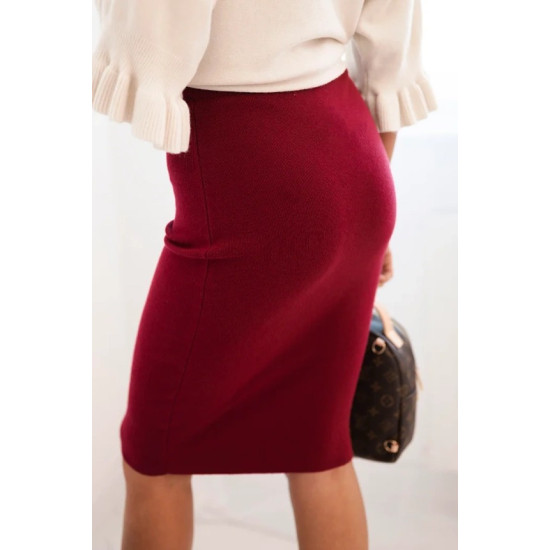 Mākoņejoši sarkans sijons Lima. Svārki