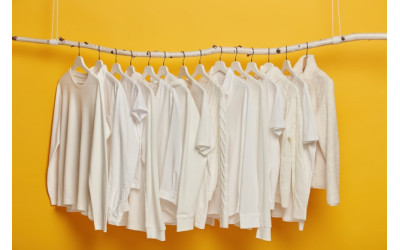 MINIMALISMS VĪRIEŠU SKAPĪ