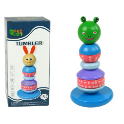 Koka mācību piramīdas varde zaļš balansēšanas tornis