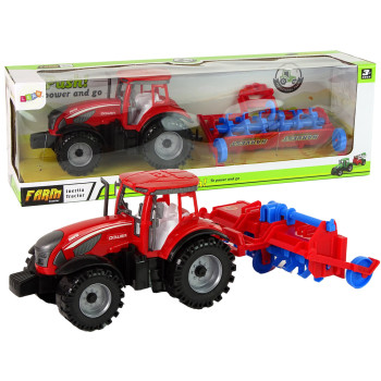 Sarkans traktors ar arklu un inerces piedziņu