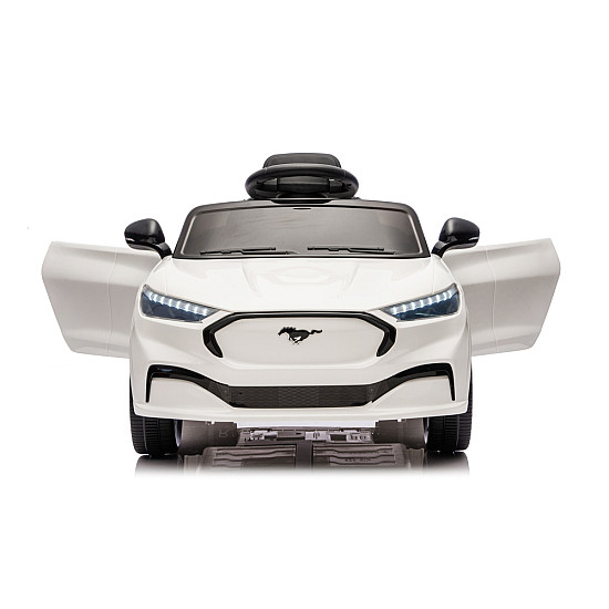 Balts „Ford Mustang Mach-E“ automobilis Automašīnas