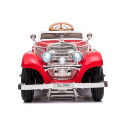 Sarkans akumulatora retro automobilis Mercedes 540K