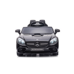 Elektriskais melnais automobilis Mercedes SLC 300