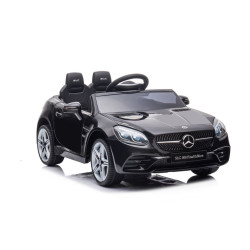 Elektriskais melnais automobilis Mercedes SLC 300