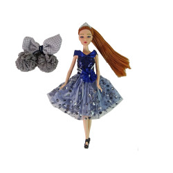 Lelle Emilija ar šūpolēm