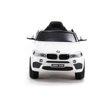 Balts BMW X6 elektromobilis