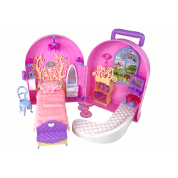 Locījama liela leļļu māja ar dažādām mēbelēm