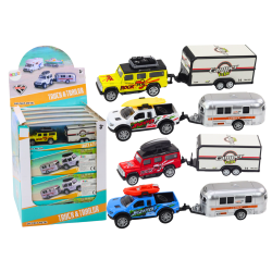 SUV ar piekabi, kemperis, metāla aprīkojums