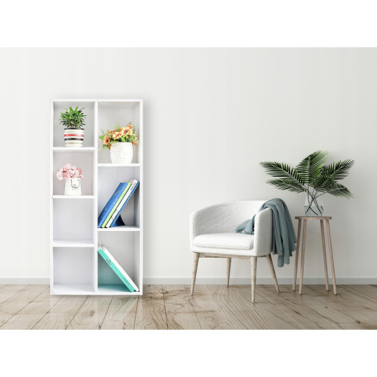 Valkoinen lipasto hyllyillä ja kirjahylly ModernHome