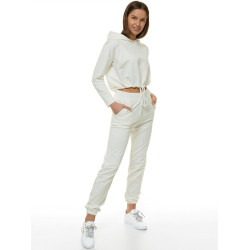 Ziloņkaula krāsas sieviešu sporta kostīms Evelin Ziloņkaula krāsas sieviešu sporta kostīms Evelin