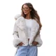 Sieviešu balta jaka ar kažokādu Nikol