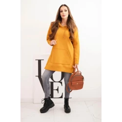 Sieviešu oranžs džemperis ar zobenu.