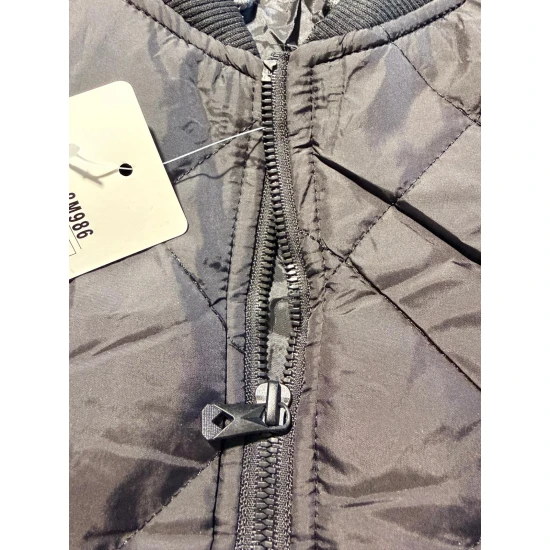 Vīriešu melna jaka ar kapuci Lator Jakas