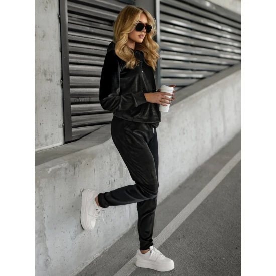 Sieviešu melns velūra uzvalks Sieviešu uzvalki