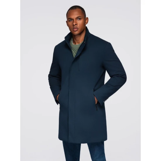 Vīrišķis tumši zils mētelis Alpi. Mēteļi