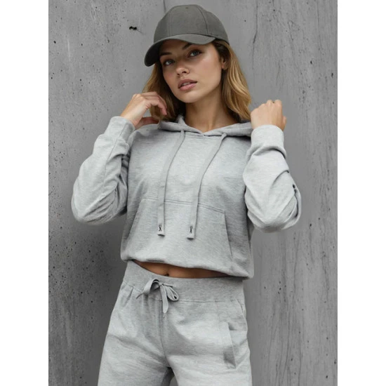 Sievišķīga gaiši pelēka džemperis ar adatu Somija Džemperi ar kapuci