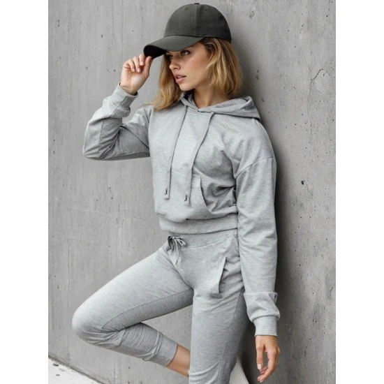 Sievišķīga gaiši pelēka džemperis ar adatu Somija Džemperi ar kapuci