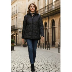 Melna stepēta jaka Jen