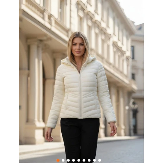 Sieviešu balta jaka Kaja Sieviešu jakas