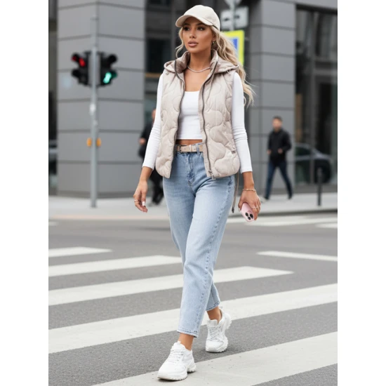 Sieviešu gaiši pelēka jaka ar kapuci Teros Sieviešu vestes