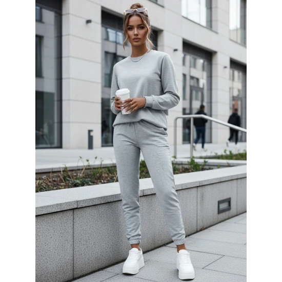 Sieviešu gaiši pelēks komplekts Milian Sieviešu uzvalki