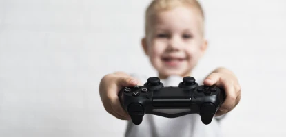 Ar radio vadāmas rotaļlietas: izklaide, attīstība un iespaidi dažāda vecuma bērniem