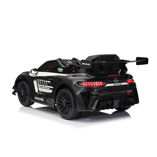 Mercedes AMG GT3 musta auto