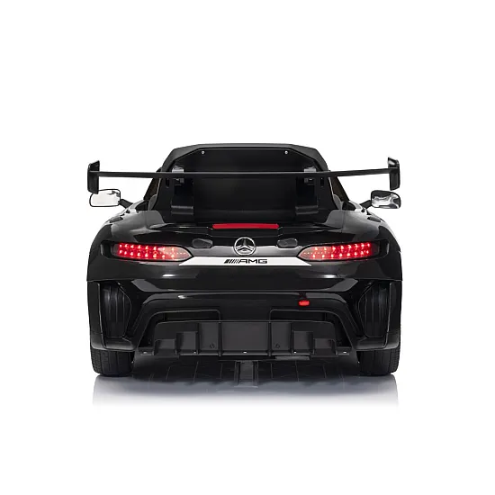Mercedes AMG GT3 musta auto