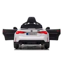 Balts BMW M4 elektromobilis