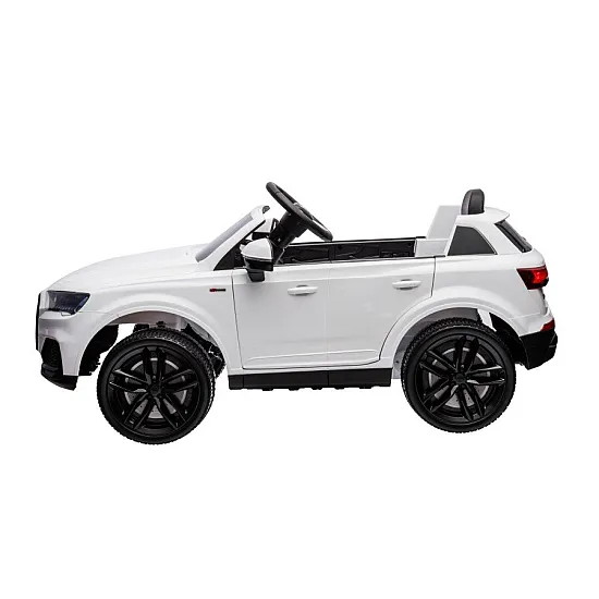 Audi Q7 balts elektromobilis
