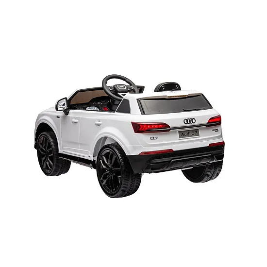 Audi Q7 balts elektromobilis