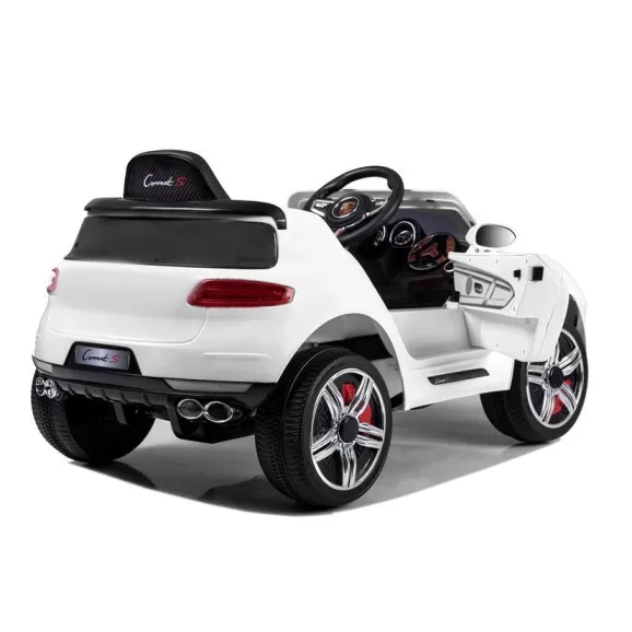 Balts ar akumulatoru darbināms automobilis