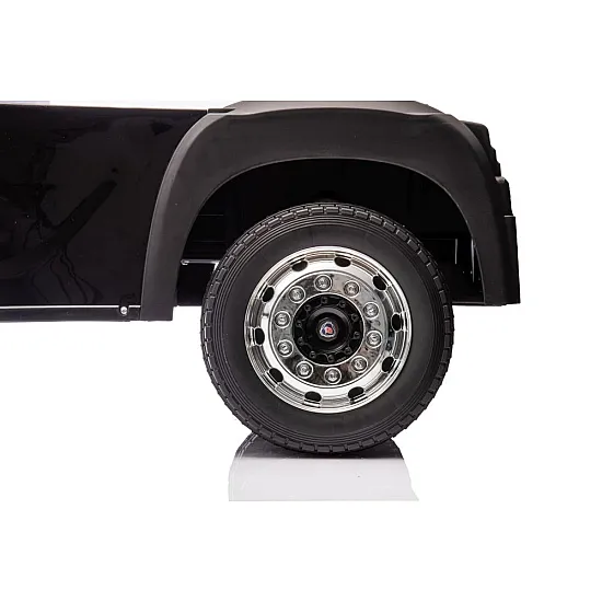 Ar akumulatoru darbināms melns vilcējs Scania 500R HL698