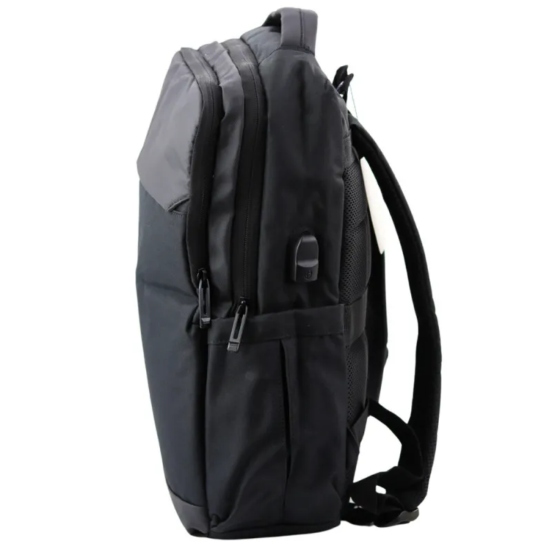 Melna mugursoma ar USB un klēpjdatora kabatu 16 l, 45 cm Mugursomas