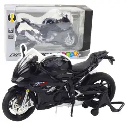 Sporta melnā metāla motocikls 