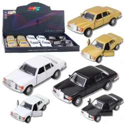 Klasisks automobilis Metāliski motorizēti priekšējie lukturi Atverot durvis, atskan skaņas Blendēt