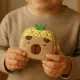 Plīša kapibaras maksts ar ananāsu motīvu 9,5 x 8 cm Mugursomas un somas