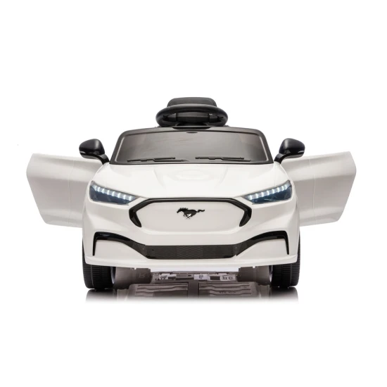 Balts „Ford Mustang Mach-E“ automobilis Automašīnas