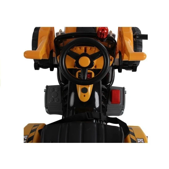 Ar akumulatoru darbināms oranžs traktors ar kausu