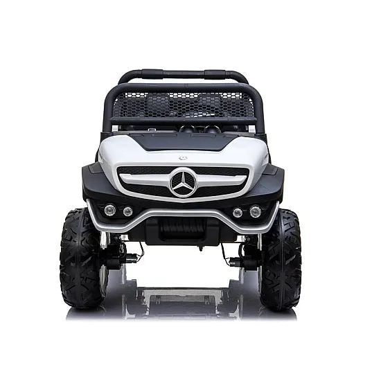 Balts Mercedes akumulatora automobilis Automašīnas