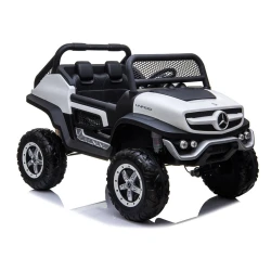 Balts Mercedes akumulatora automobilis