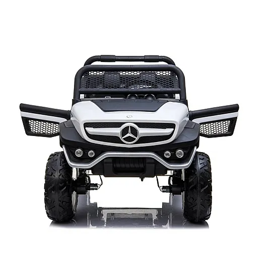 Balts Mercedes akumulatora automobilis Automašīnas