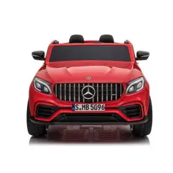 Sarkans elektromobilis Mercedes GLC 63S