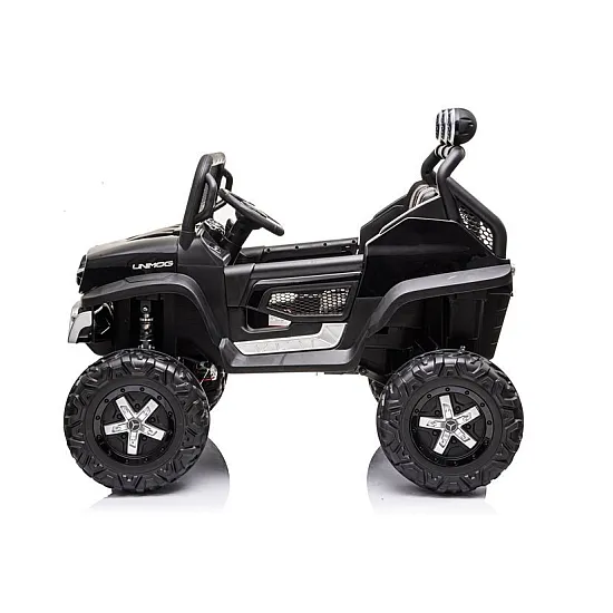 Melns akumulatora darbināms automobilis „Mercedes Unimog S“