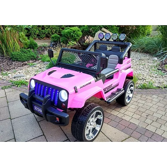 Różowy elektryczny SUV S2388