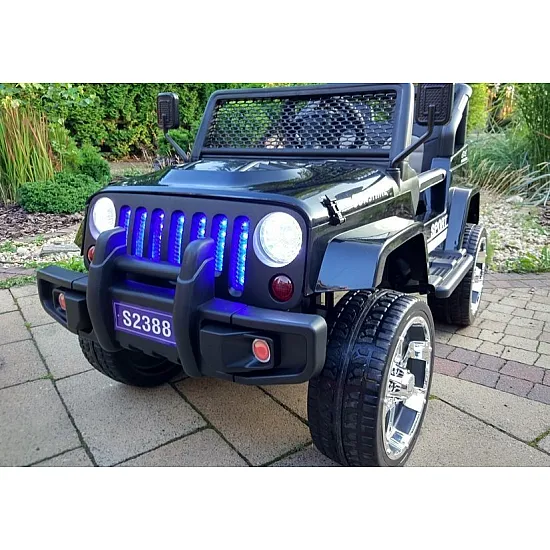 Melns akumulatora tipa SUV S2388