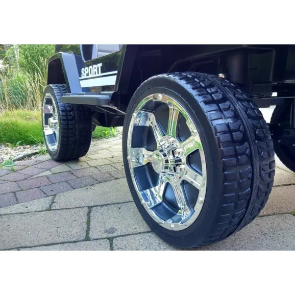 Melns akumulatora tipa SUV S2388